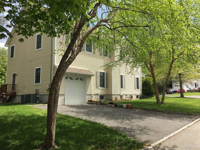 Building Photo - 243 Knollwood Ave