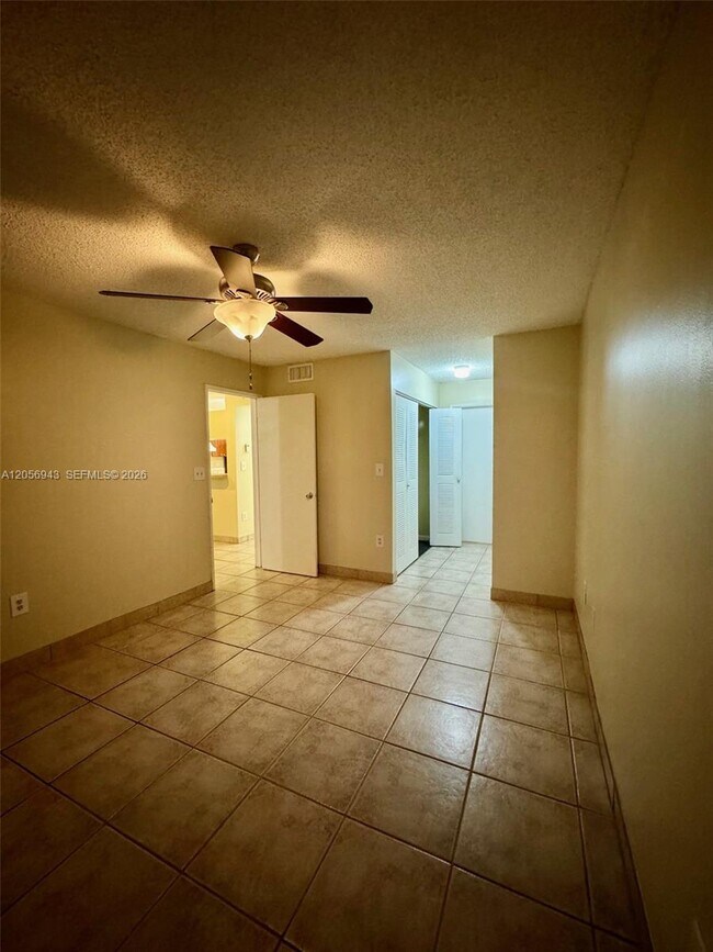 Building Photo - 9945 Nob Hill Ct