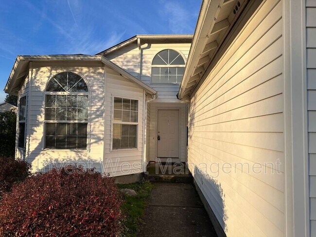 Building Photo - 14802 NE 73rd Cir