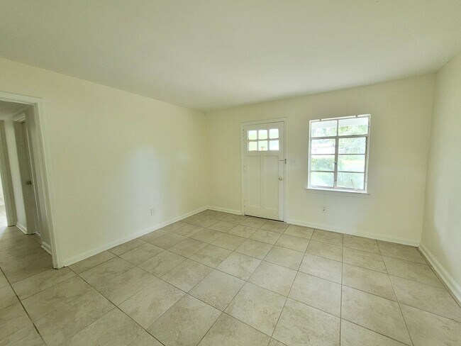 Building Photo - 21 Norwood Dr. Pensacola Fl 32506 January ...
