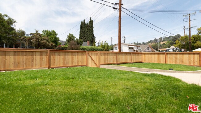 Building Photo - 6040 Burwood Ave
