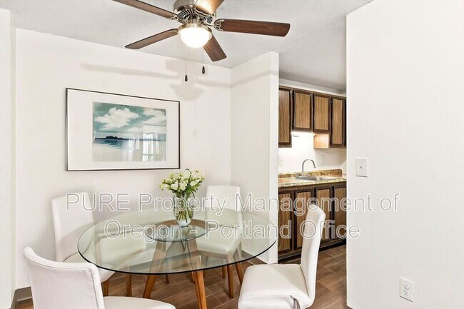 Foto del edificio - 14200 NE Sandy Blvd