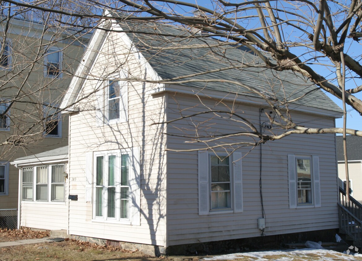 289293 School St, Stoughton, MA 02072 Apartments in Stoughton, MA