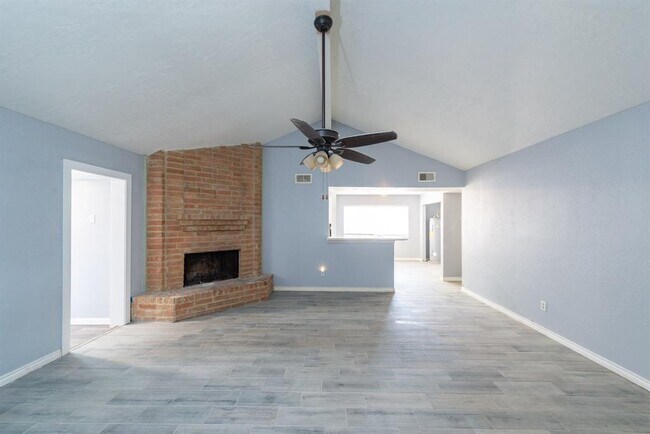 Building Photo - 3323 Silverside Dr