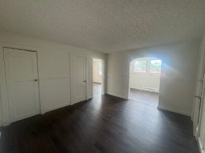 Building Photo - 1-Bedroom Apartment with Spacious Living Space in Downtown Front Royal.