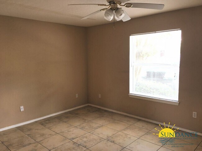 Building Photo - Adorable 2 Bedroom Townhouse in Niceville