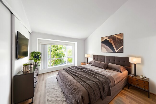 Foto del edificio - Spacious 2 bedroom Newport Beach condo
