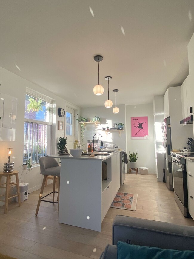 Building Photo - 27 Rue Saint-Viateur