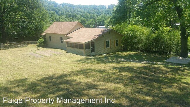 Foto del edificio - 3 br, 1 bath House - 112 South Place