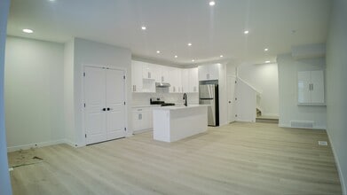 Building Photo - 10240-10157 157 St NW