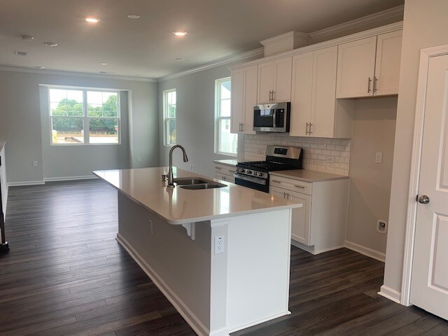 Building Photo - 656 Gimari Dr
