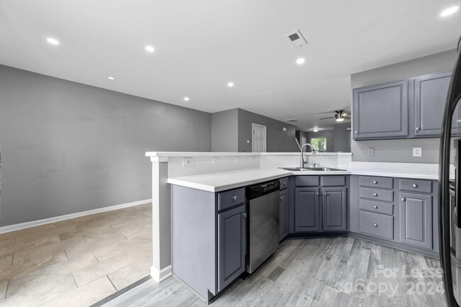 Foto del edificio - 17562 Caldwell Track Dr