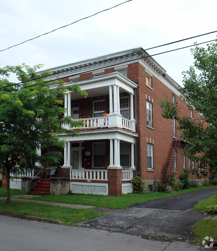 Building Photo - 1551 Kemble St