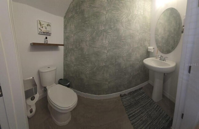 Building Photo - 635 Longboat Dr
