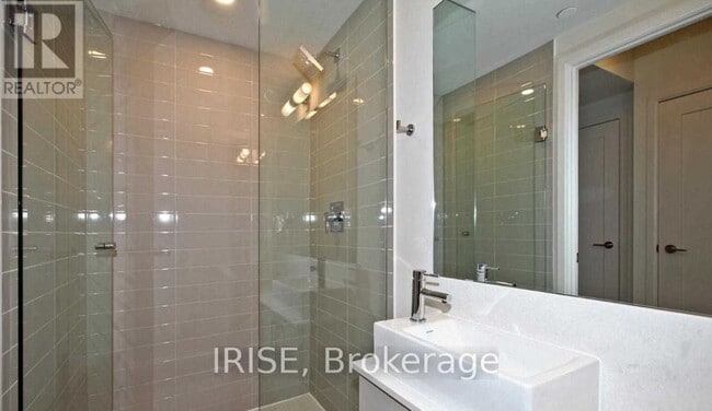 Building Photo - 27 Bathurst St