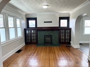 Building Photo - 1120 Hoefgen St