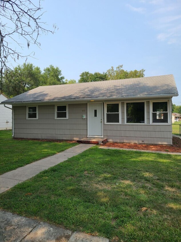 Primary Photo - Like new 3 bedroom 1 Bath