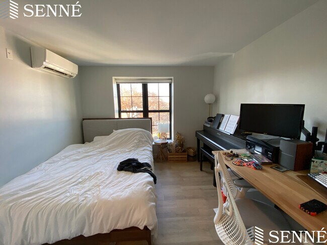 Building Photo - 9 Soden St