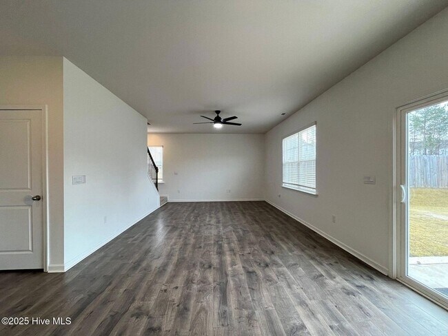 Building Photo - 275 Roberts Pl