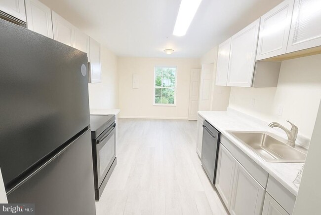Building Photo - 45293 Rumsford Ln