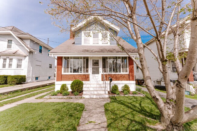 Building Photo - 2828 Norwood Ave