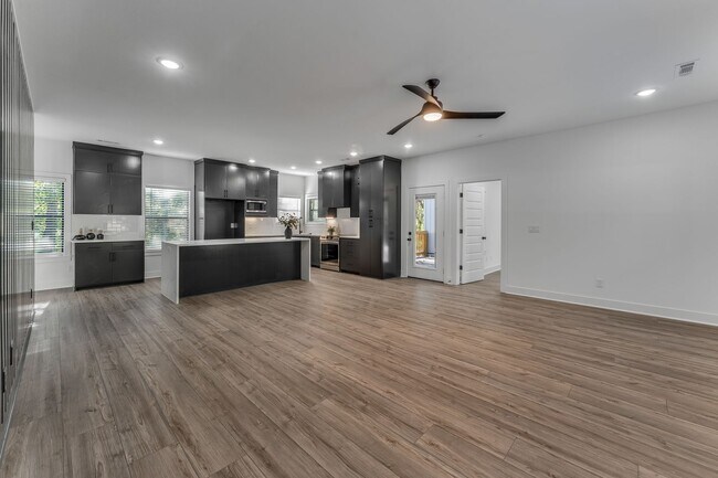 Foto del edificio - Brand New Bella Vista Beauty!