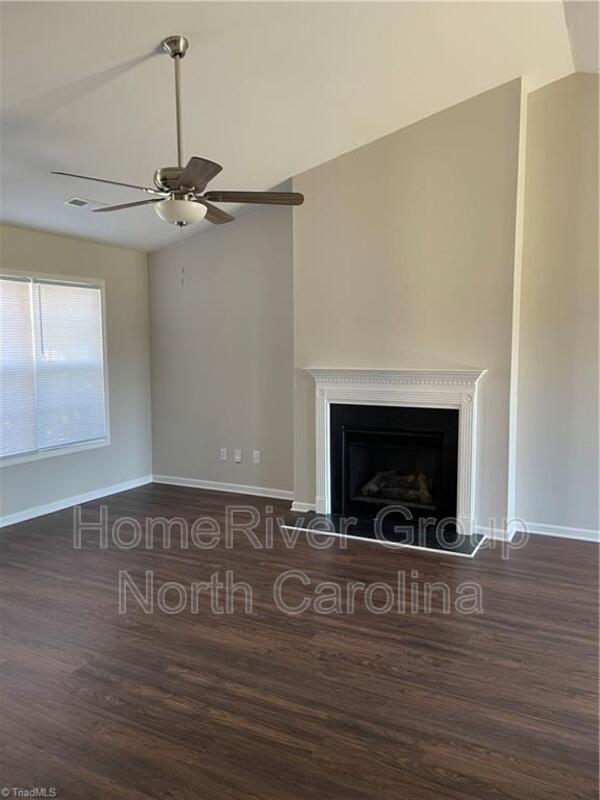 Foto del edificio - 410 Sailway Rd
