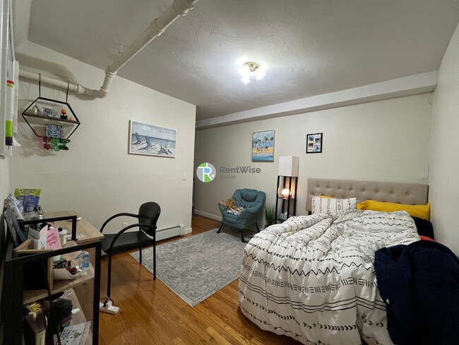 Building Photo - 18 Euston St