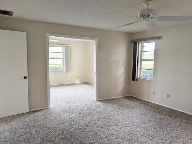 Foto del edificio - 7085 W Country Club Dr N
