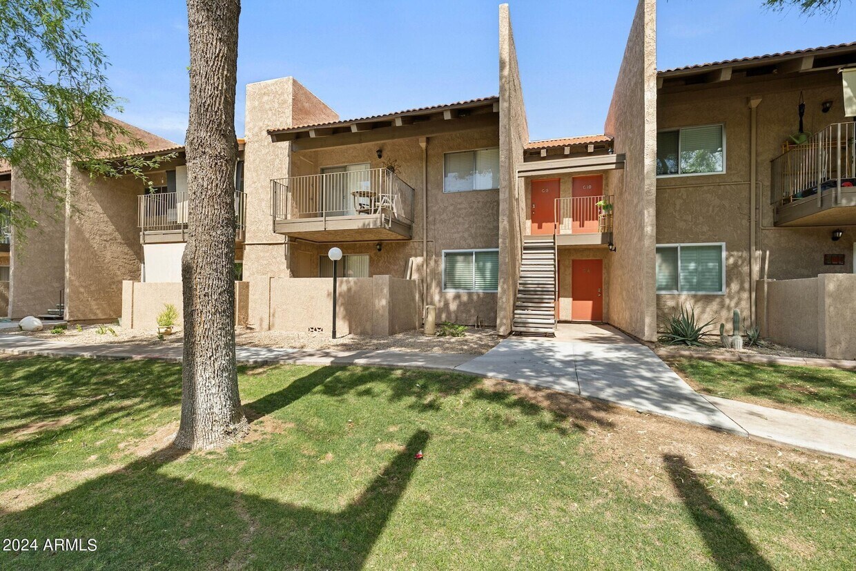 5525 Thomas Rd Unit G9, Phoenix, AZ 85018 Room for Rent in Phoenix