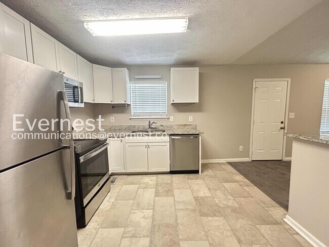 Foto del edificio - 3 Bed, 2 Bath Home with Fenced Yard & Garage / Pet-Friendly / Vouchers Accepted / Available Now!