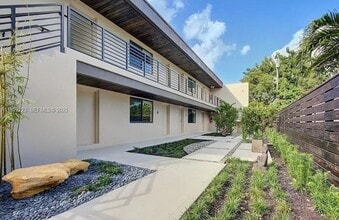 Building Photo - 1273 NE 38th St