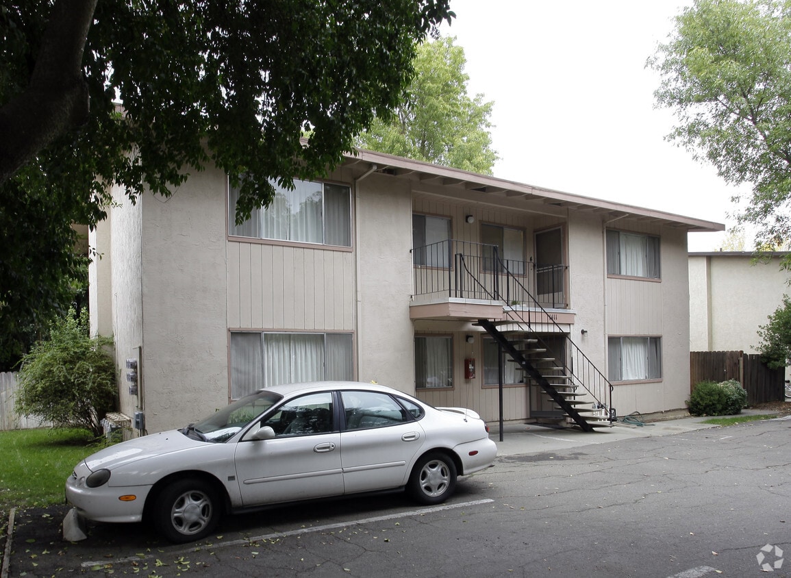 Primary Photo - 1411 Drake Dr