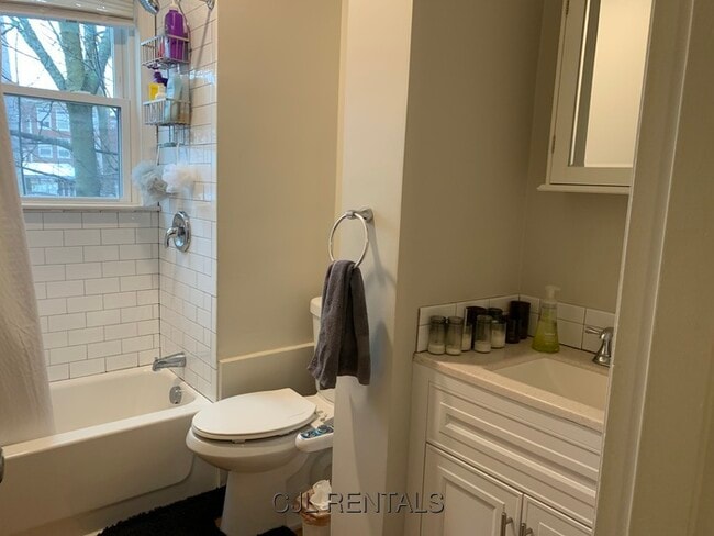 Building Photo - 107 Chestnut St