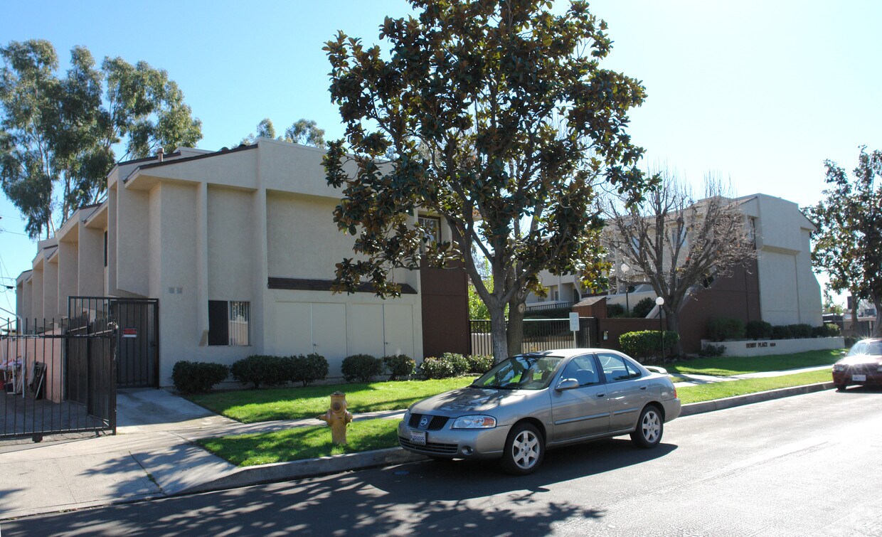Foto del edificio - Denny Place & Willow Wood Apartments