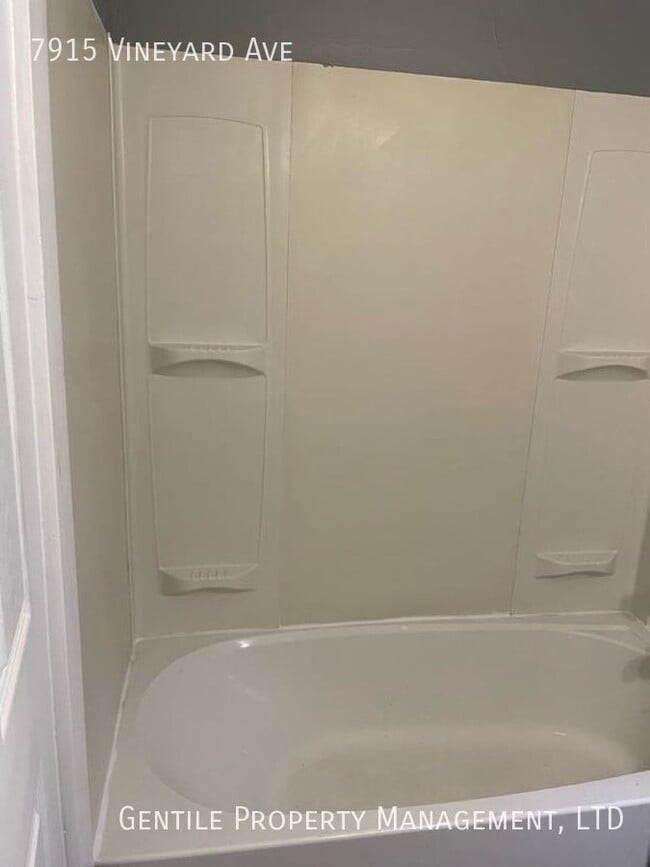 Foto del edificio - A Gentile Property - 7915 Vineyard Ave