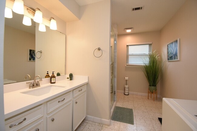Building Photo - 7907 Aleta Dr