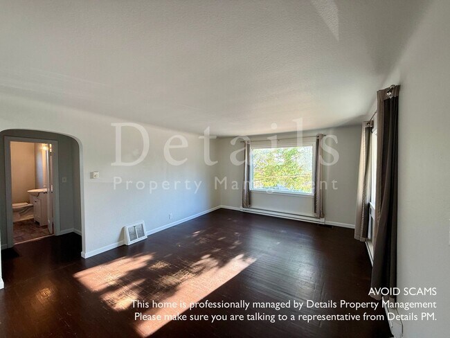 Foto del edificio - 5 Bedroom 2 Story With Basement!