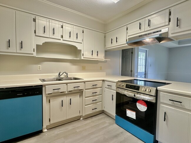 Building Photo - 334 Sawgrass Dr