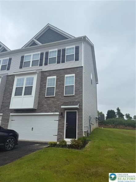 Building Photo - 251 Winding Rd