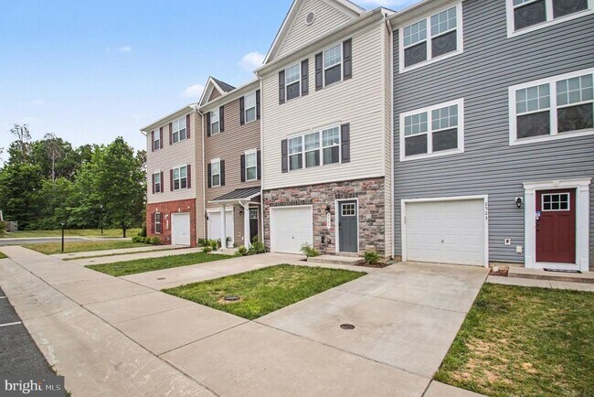 Foto del edificio - 2525 Drake Ln