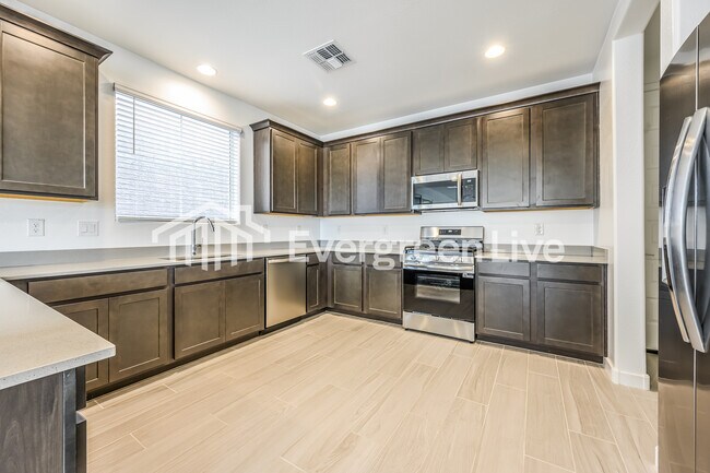 Building Photo - 9844 W Verde Ln