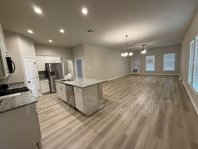 Building Photo - 39500 Ridgeland Dr