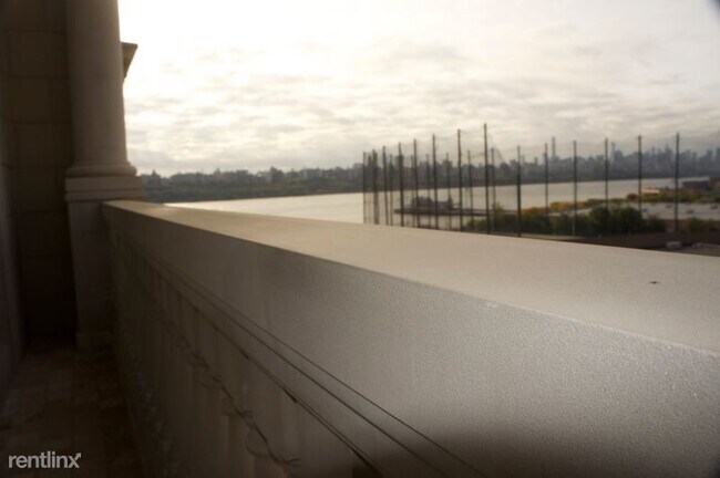 Foto del edificio - 425 River Rd