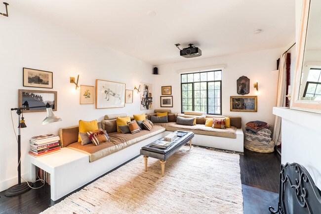 Foto del edificio - 4774 College View Ave