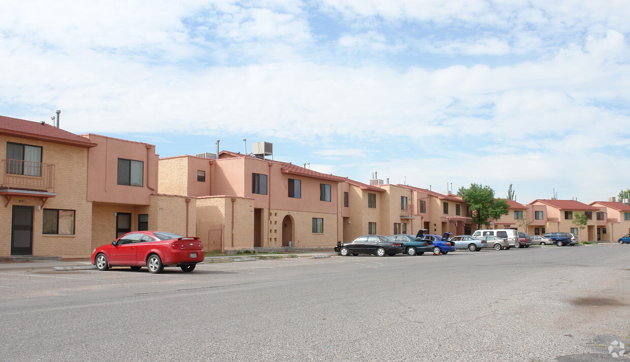 Foto del edificio - 2218 Paisano Dr