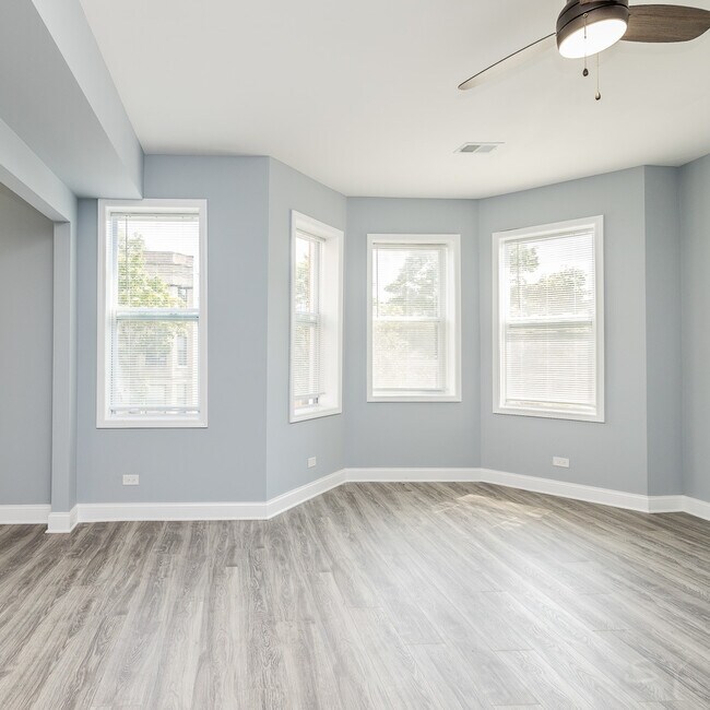 Building Photo - 6620 S Woodlawn Ave