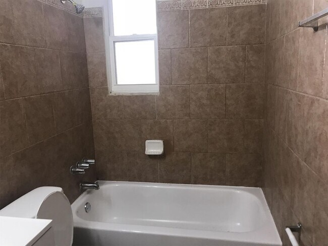 Foto del edificio - 825 W 31st St