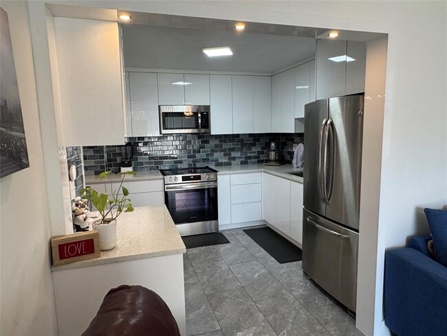 Building Photo - 1631 NE 32nd St