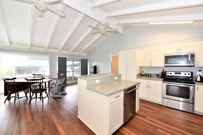 Foto del edificio - Large Home in beautiful Ahuimanu Area